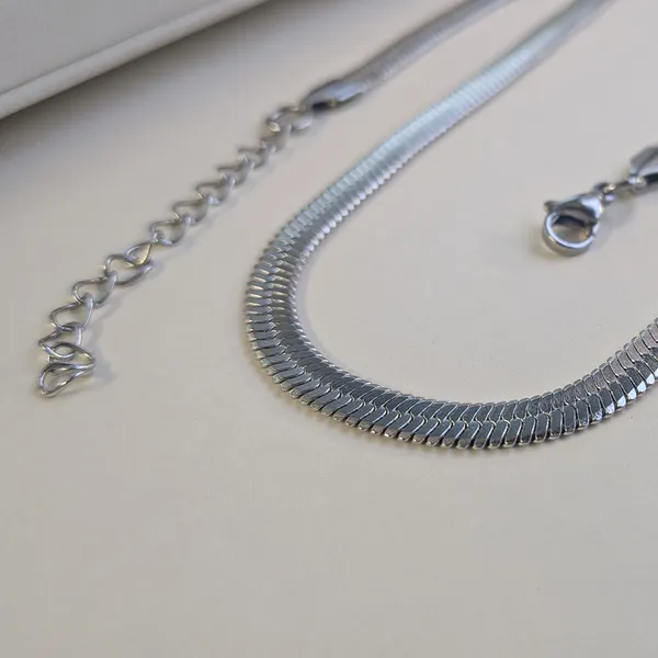 Classic_Stainless_Steel_Flat_Chain_for_Men_&_Women