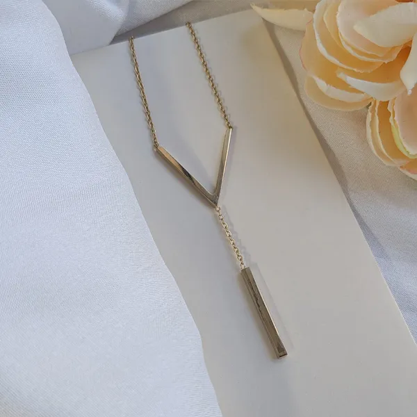 Sleek_Gold_Tone_V_Necklace_For_Women