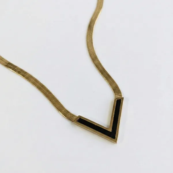 Anti_Tarnish_V_Pendant_in_Black