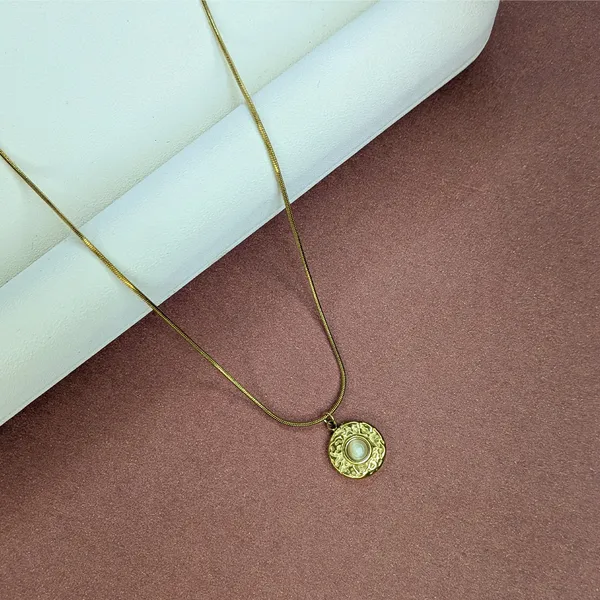 Gold_Plated_Pendant_Pearl_Embellishment