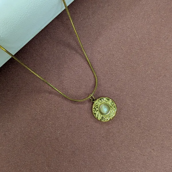 Gold_Plated_Pendant_Pearl_Embellishment