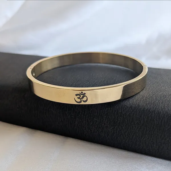 Om_Engraved_Spiritual_Stainless_Steel_Bracelet_For_Men_&_Women