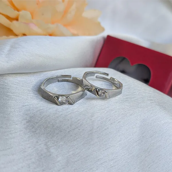 Luxury_Crown_&_Solitaire_Couple_Rings_-_Set_of_2