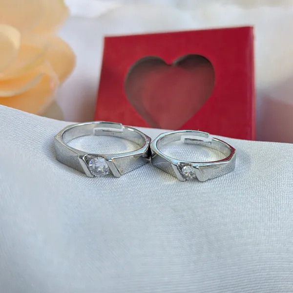 Luxury_Crown_&_Solitaire_Couple_Rings_-_Set_of_2
