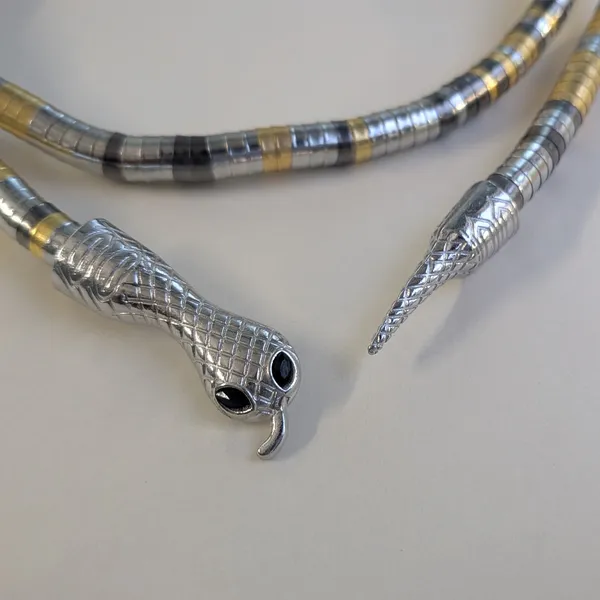 Flexible_Stainless_Steel_Serpent-Style_Chain_For_Women