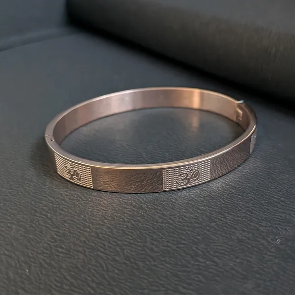 Om_Signature_Anti_Tarnish_Stainless_Steel_Bracelet_For_Men_&_Women
