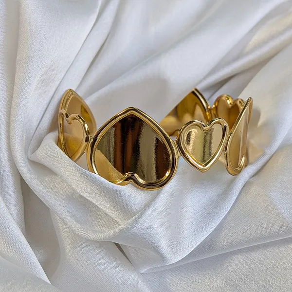 Golden_Heart_Anti_Tarnish_Stainless_Steel_Bracelet_For_Girls_&_Women