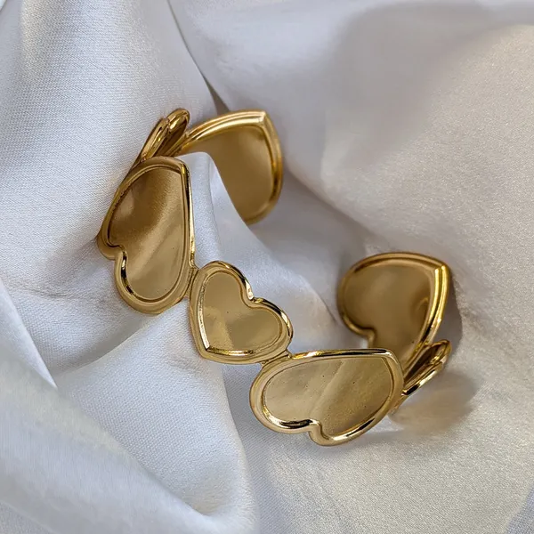 Golden_Heart_Anti_Tarnish_Stainless_Steel_Bracelet_For_Girls_&_Women
