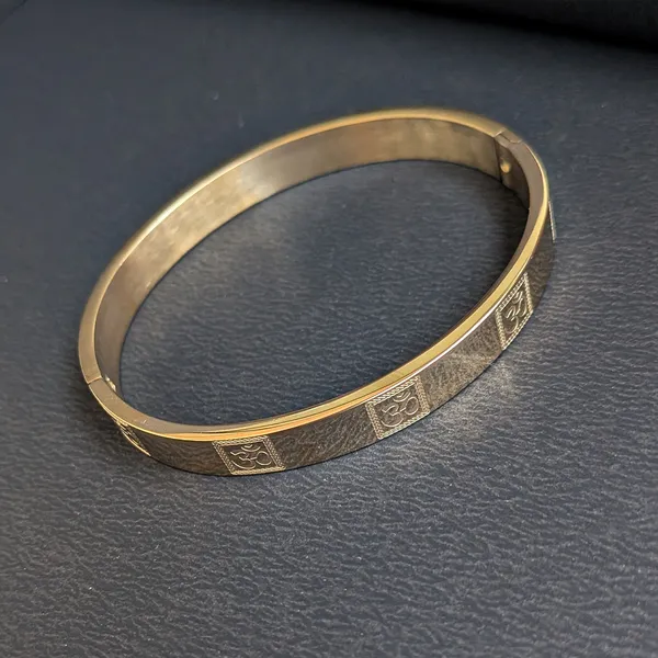 Om_Signature_Anti_Tarnish_Stainless_Steel_Bracelet_For_Men_&_Women