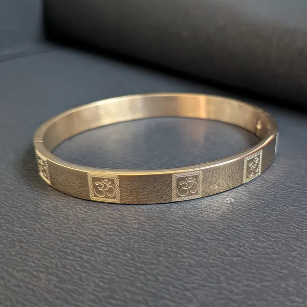 Om_Signature_Anti_Tarnish_Stainless_Steel_Bracelet_For_Men_&_Women