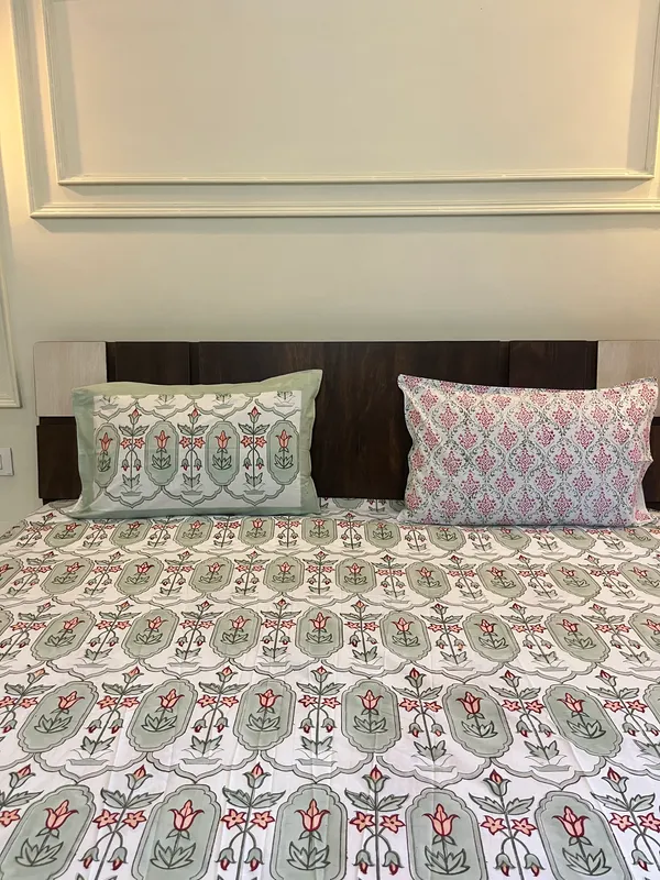 Multicolor_Hastkala_Double_Bed_Sheet_With_Pillows