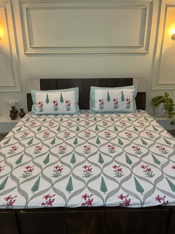 Multicolor_Hastkala_Double_Bed_Sheet_With_Pillows