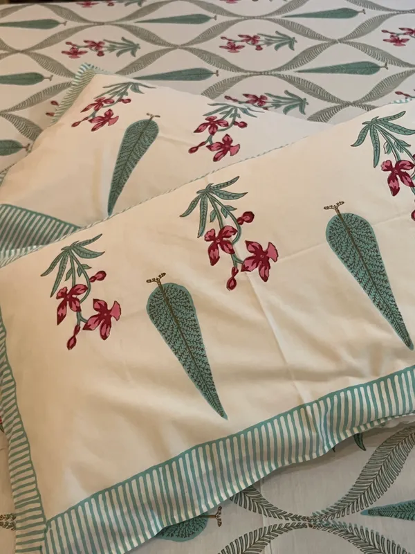 Multicolor_Hastkala_Double_Bed_Sheet_With_Pillows