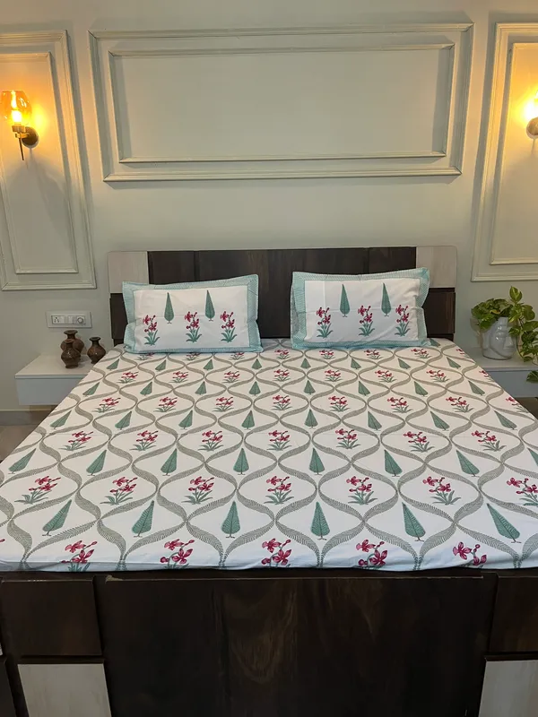 Multicolor_Hastkala_Double_Bed_Sheet_With_Pillows