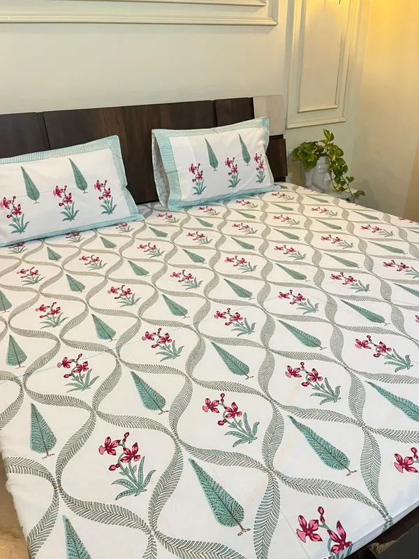 Multicolor_Hastkala_Double_Bed_Sheet_With_Pillows