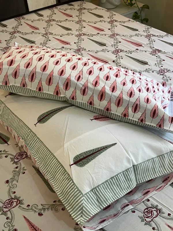 Multicolor_Hastkala_Double_Bed_Sheet_With_Pillows