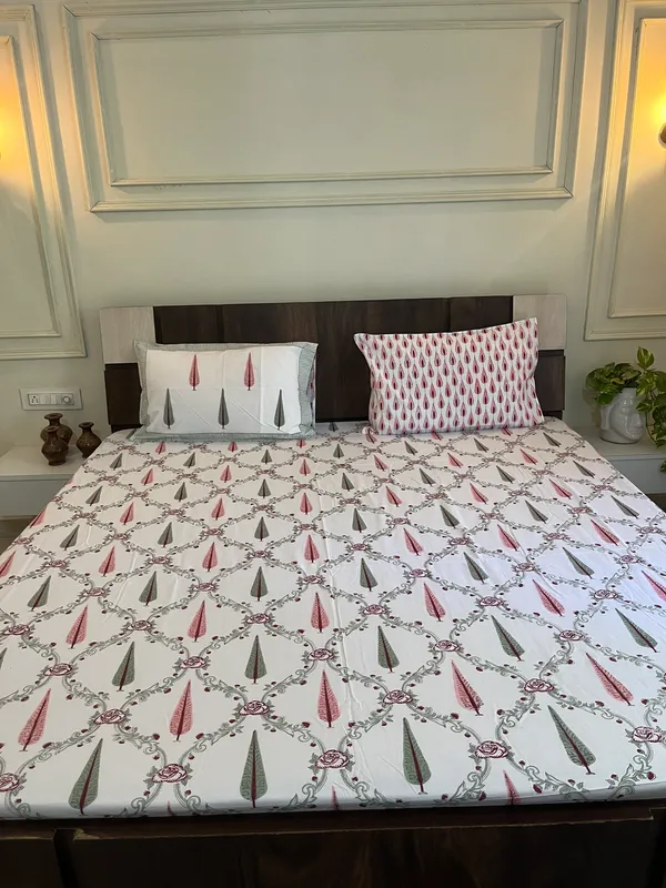 Multicolor_Hastkala_Double_Bed_Sheet_With_Pillows