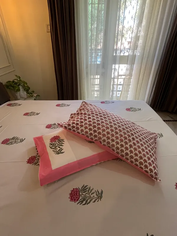 Multicolor_Hastkala_Double_Bed_Sheet_With_Pillows
