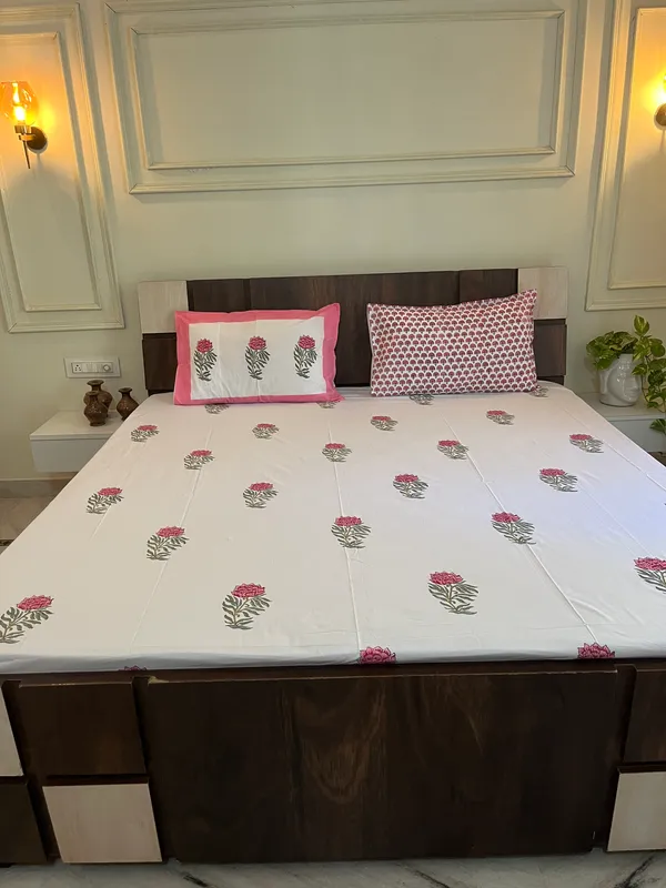 Multicolor_Hastkala_Double_Bed_Sheet_With_Pillows