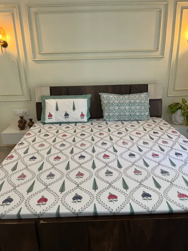 Multicolor_Hastkala_Double_Bed_Sheet_With_Pillows