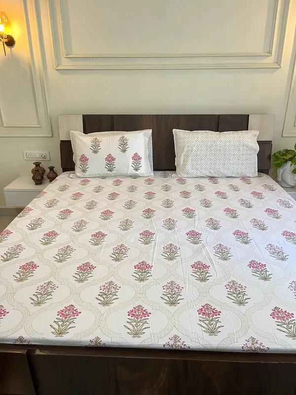 Multicolor_Hastkala_Double_Bed_Sheet_With_Pillows