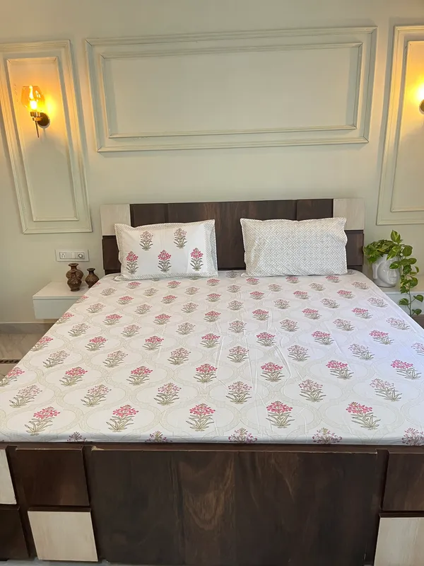 Multicolor_Hastkala_Double_Bed_Sheet_With_Pillows
