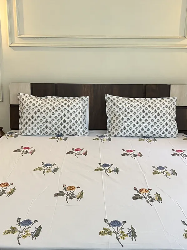 Multicolor_Hastkala_Double_Bed_Sheet_With_Pillows