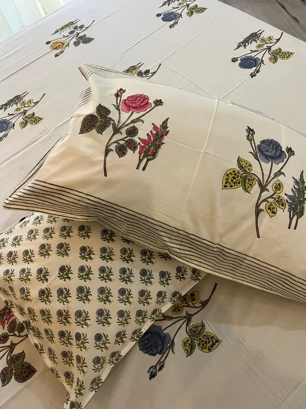 Multicolor_Hastkala_Double_Bed_Sheet_With_Pillows