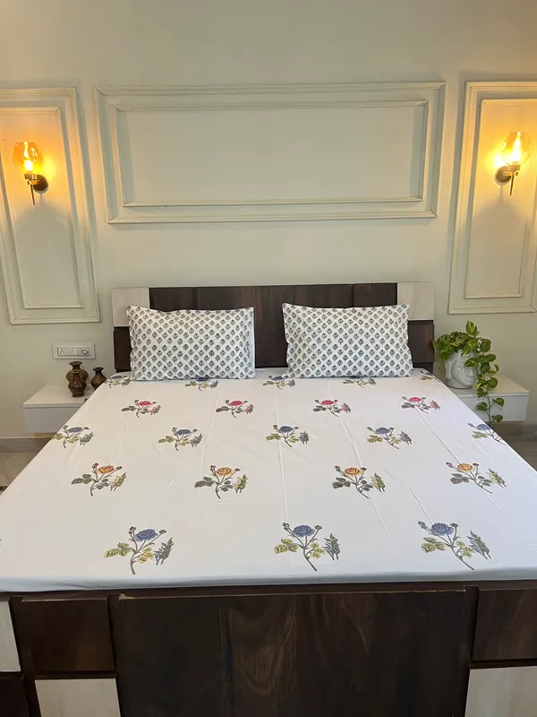 Multicolor_Hastkala_Double_Bed_Sheet_With_Pillows
