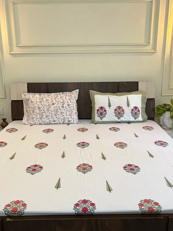 Multicolor_Hastkala_Double_Bed_Sheet_With_Pillows