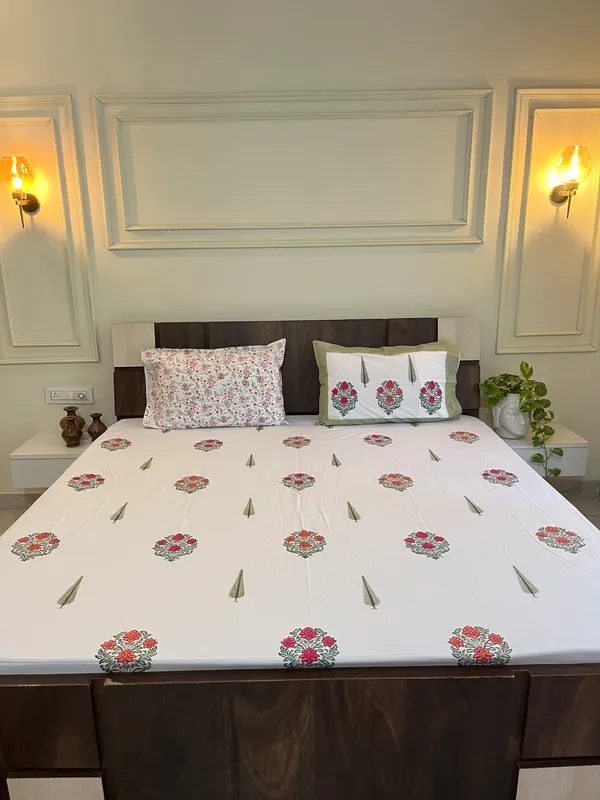 Multicolor_Hastkala_Double_Bed_Sheet_With_Pillows