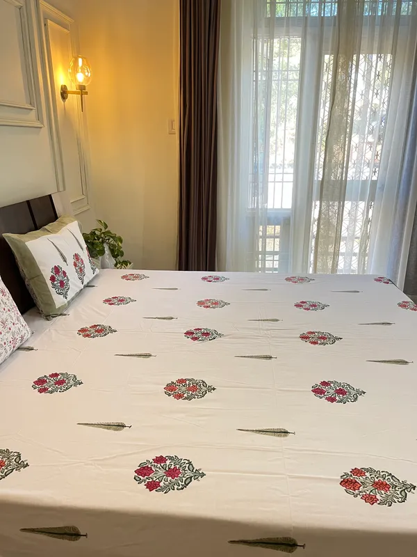 Multicolor_Hastkala_Double_Bed_Sheet_With_Pillows
