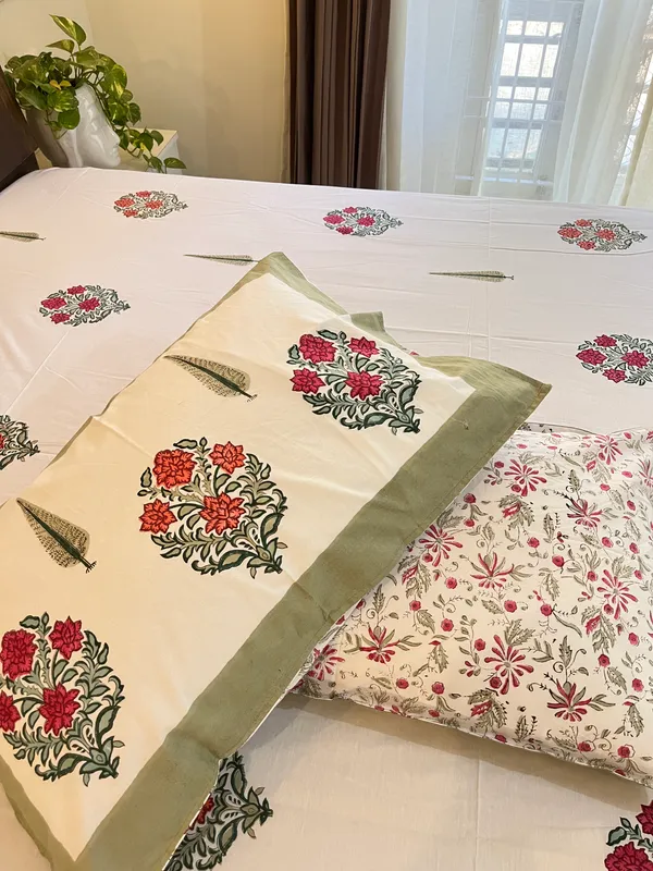 Multicolor_Hastkala_Double_Bed_Sheet_With_Pillows