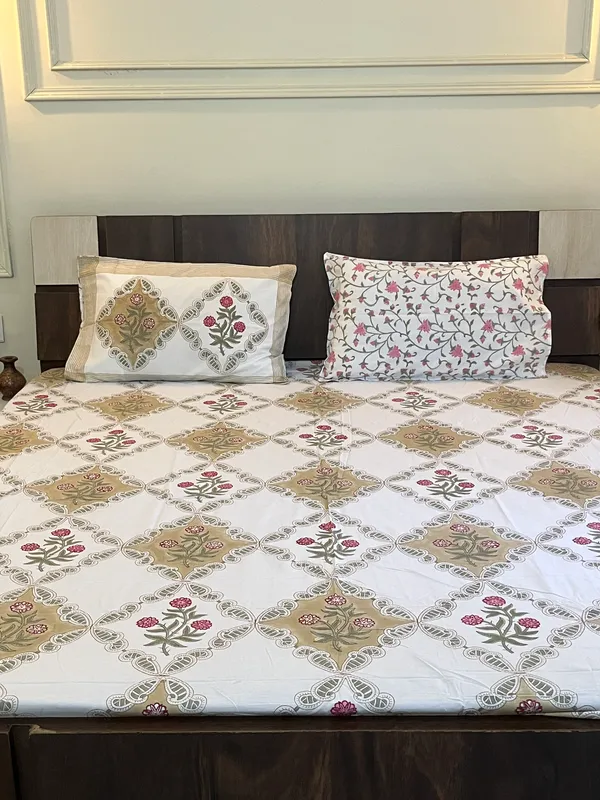 Multicolor_Hastkala_Double_Bed_Sheet_With_Pillows