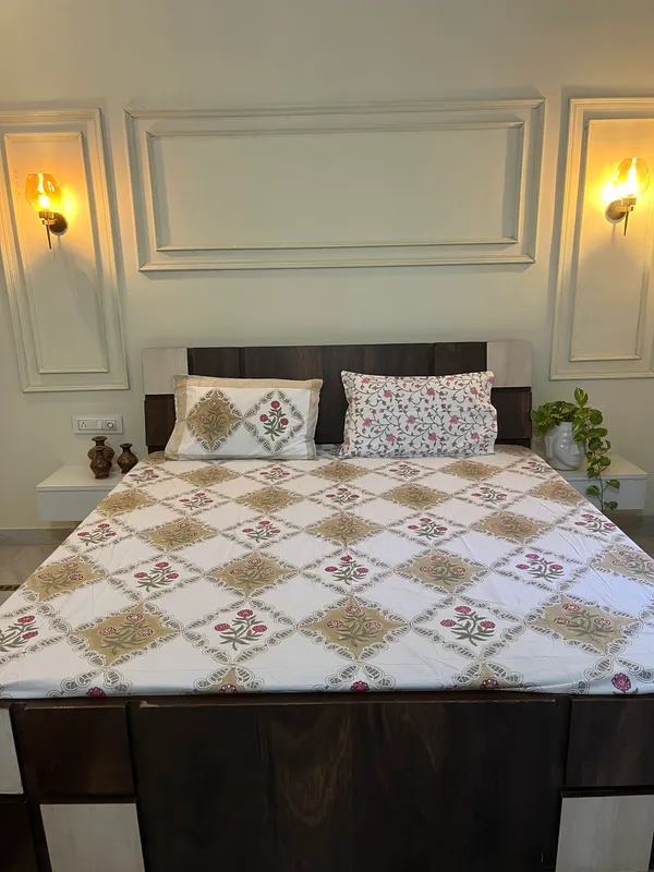 Multicolor_Hastkala_Double_Bed_Sheet_With_Pillows