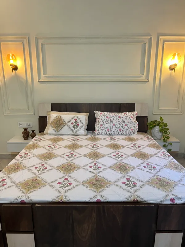 Multicolor_Hastkala_Double_Bed_Sheet_With_Pillows