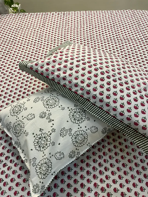 Multicolor_Gulmohar_Double_Bed_Sheet_With_Pillows