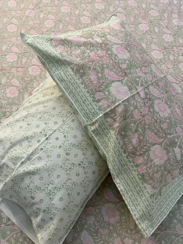 Multicolor_Gulmohar_Double_Bed_Sheet_With_Pillows