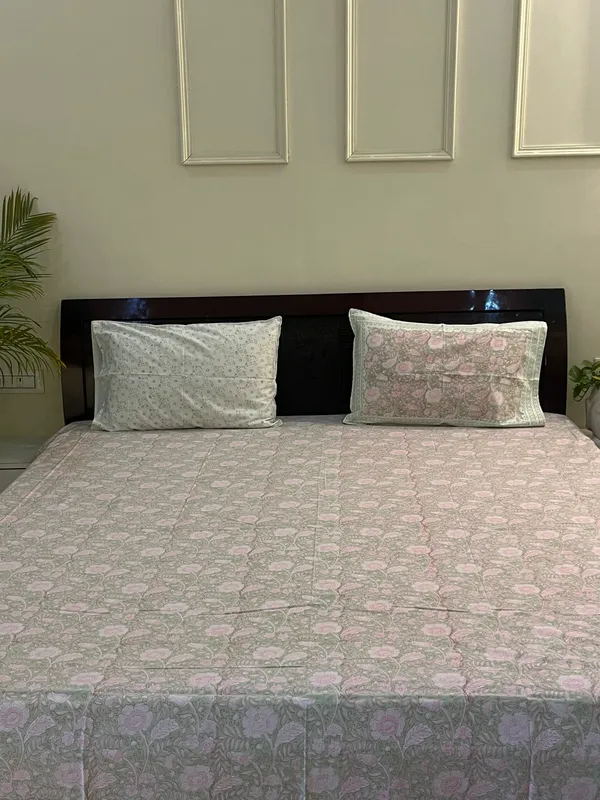 Multicolor_Gulmohar_Double_Bed_Sheet_With_Pillows