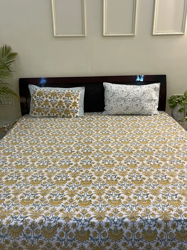 Multicolor_Gulmohar_Double_Bed_Sheet_With_Pillows