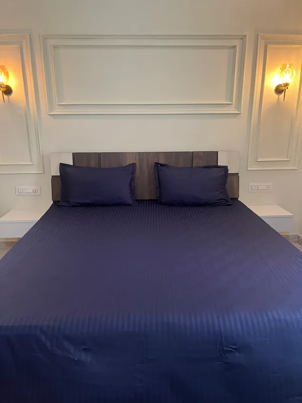 Navy_Blue_Double_Bed_Sheet_With_Pillows
