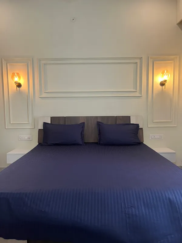Navy_Blue_Double_Bed_Sheet_With_Pillows