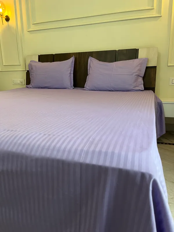 Lavender_Double_Bed_Sheet_With_Pillows