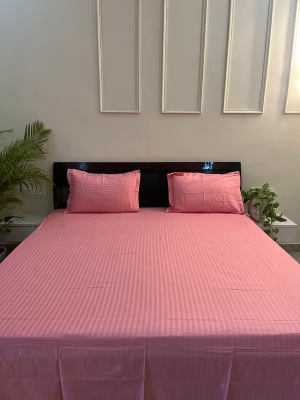 Pink_Double_Bed_Sheet_With_Pillows