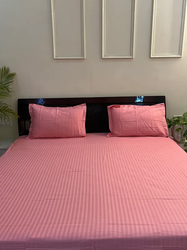 Pink_Double_Bed_Sheet_With_Pillows