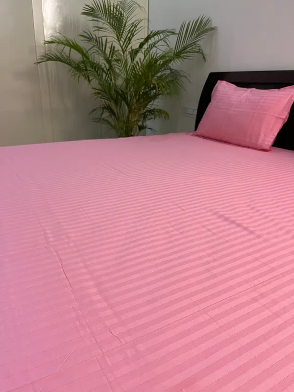 Pink_Double_Bed_Sheet_With_Pillows