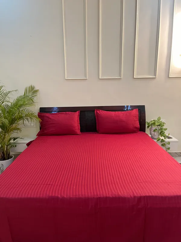 Red_Double_Bed_Sheet_With_Pillows
