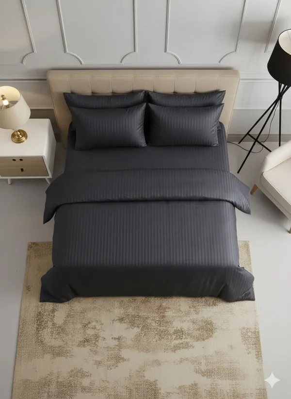 Black_Double_Bed_Sheet_With_Pillows