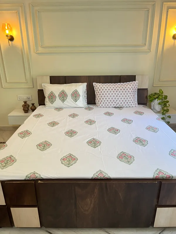 Multicolor_Hastkala_Double_Bed_Sheet_With_Pillows