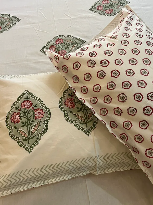 Multicolor_Hastkala_Double_Bed_Sheet_With_Pillows